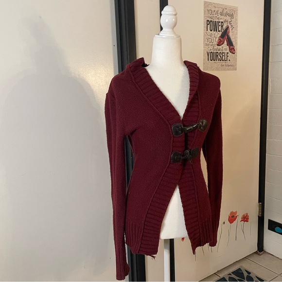 Maroon hook closure hooded knit cardigan - Picture 3 of 11